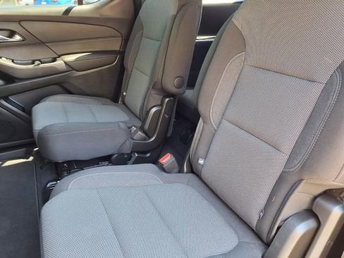 Used 2023 Chevrolet Traverse LT FWD image 7