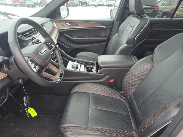 Used 2025 Jeep Grand Cherokee Summit w/ Obsidian Package AWD/4WD image 7
