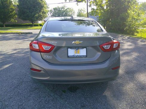 Used 2017 Chevrolet Cruze LT FWD image 4