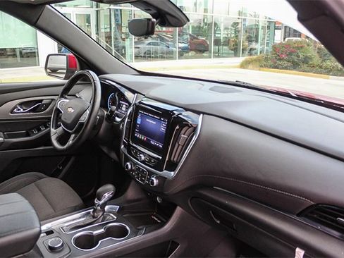 Used 2023 Chevrolet Traverse LT image 23