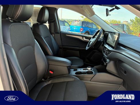 Used 2025 Ford Escape SE FWD image 19