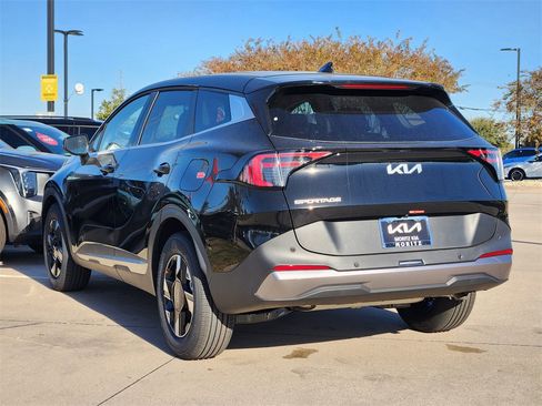 New 2026 Kia Sportage LX image 3