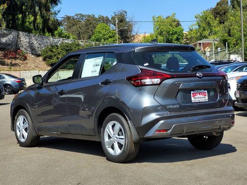 New 2025 Nissan Kicks Play S image 3