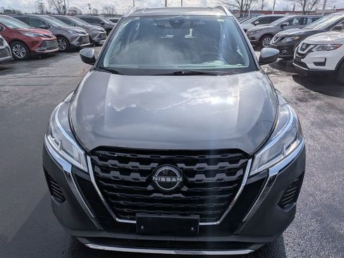 Used 2024 Nissan Kicks SV image 2