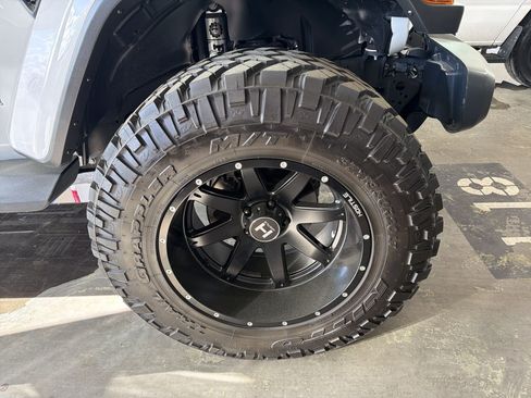 Used 2020 Jeep Wrangler Unlimited Sahara image 8