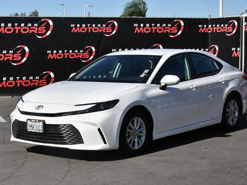 Used 2025 Toyota Camry LE FWD image 3