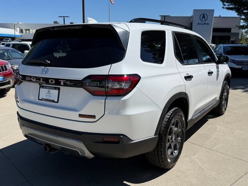 Certified 2026 Honda Pilot TrailSport image 4