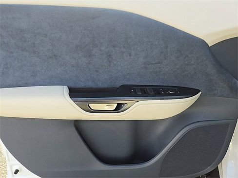 Used 2023 Lexus RZ 450e Premium image 12