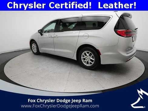 Certified 2024 Chrysler Pacifica Touring-L image 12
