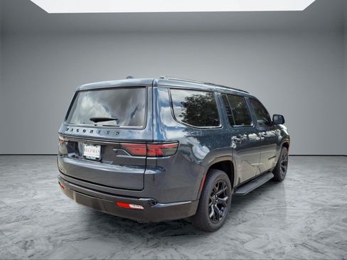 Used 2023 Jeep Wagoneer Series II AWD/4WD image 7