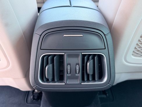 Used 2018 Maserati Levante AWD/4WD image 30