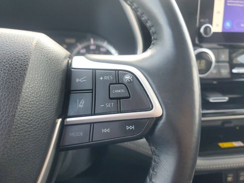 Used 2023 Toyota Highlander XLE FWD image 25