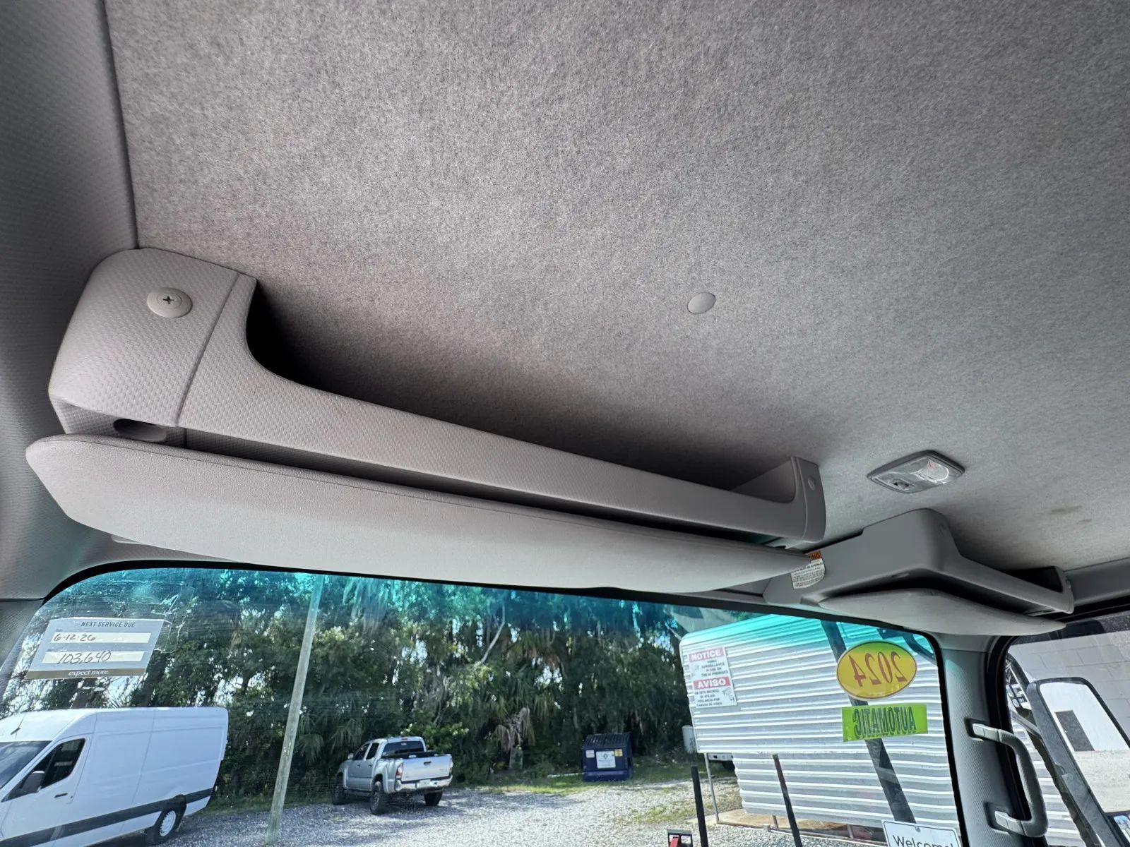 Used 2024 Isuzu NPR RWD image 30
