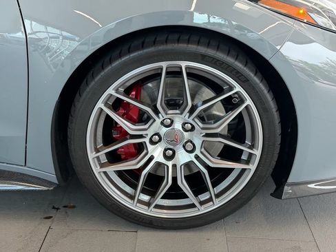 Used 2024 Chevrolet Corvette Z06 RWD image 9