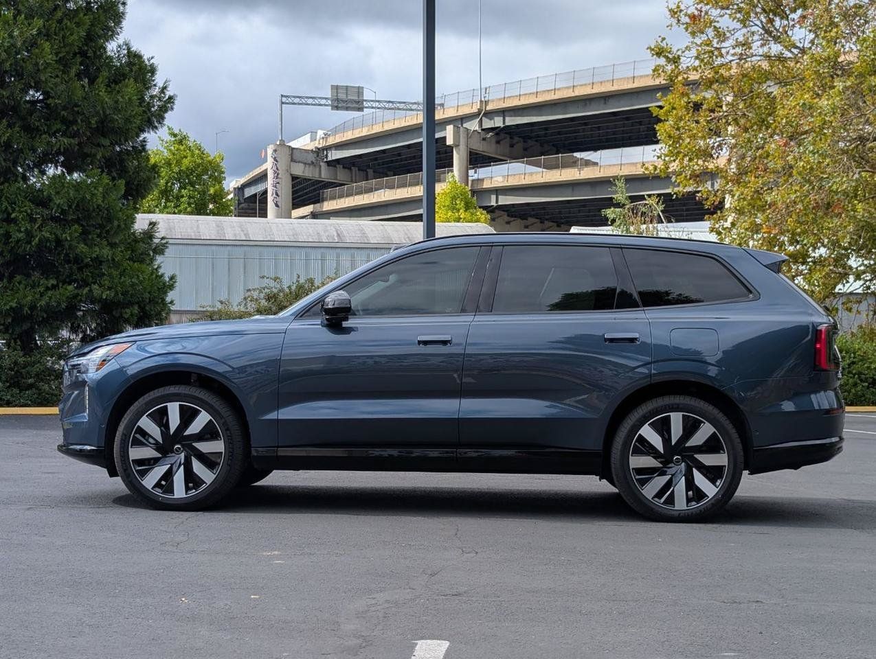 Used 2025 Volvo EX90 Plus AWD/4WD image 4