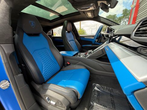 Used 2020 Lamborghini Urus AWD/4WD image 22