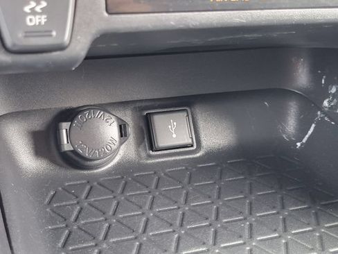 Used 2022 Toyota RAV4 XLE FWD image 14
