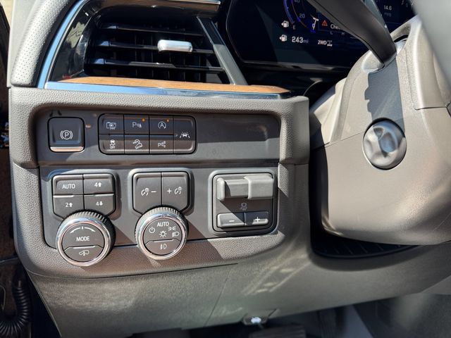 Used 2025 Chevrolet Tahoe High Country AWD/4WD image 23
