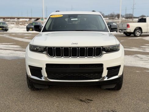 Used 2023 Jeep Grand Cherokee L Laredo image 2