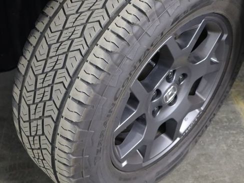 Used 2025 Honda Pilot TrailSport image 41
