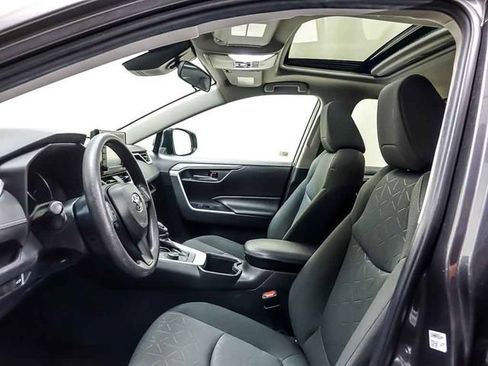Certified 2022 Toyota RAV4 XLE w/ Convenience Package AWD/4WD image 9