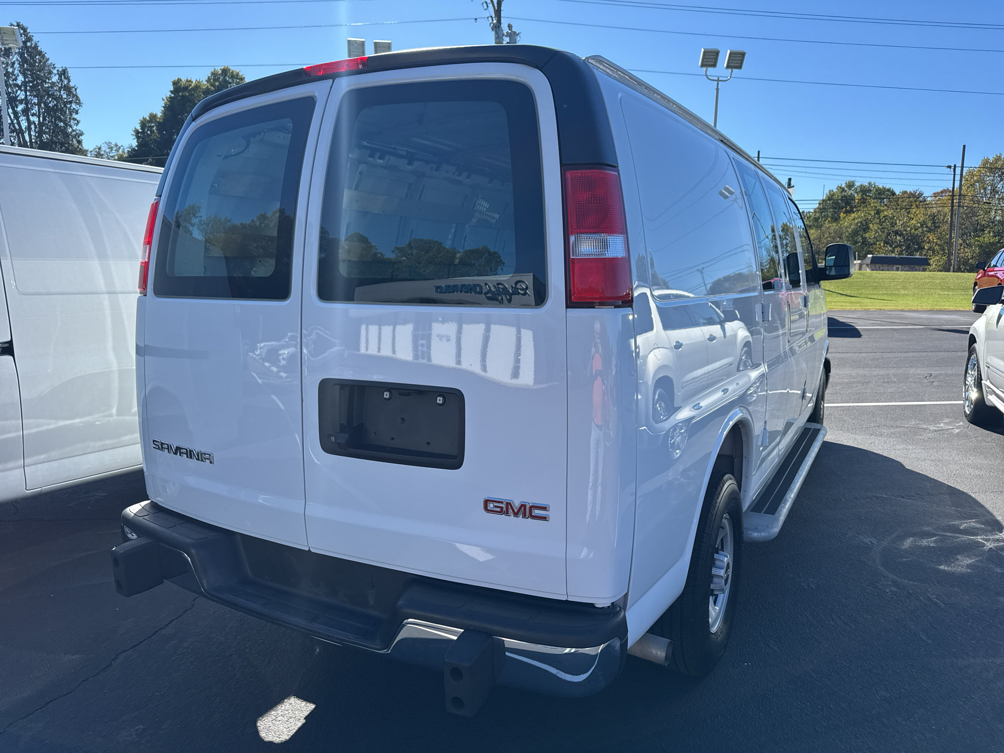Used 2025 GMC Savana 2500 w/ Driver Convenience Package RWD image 5