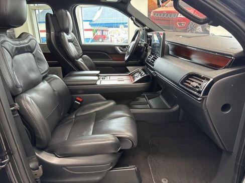 Used 2023 Lincoln Navigator Reserve image 16