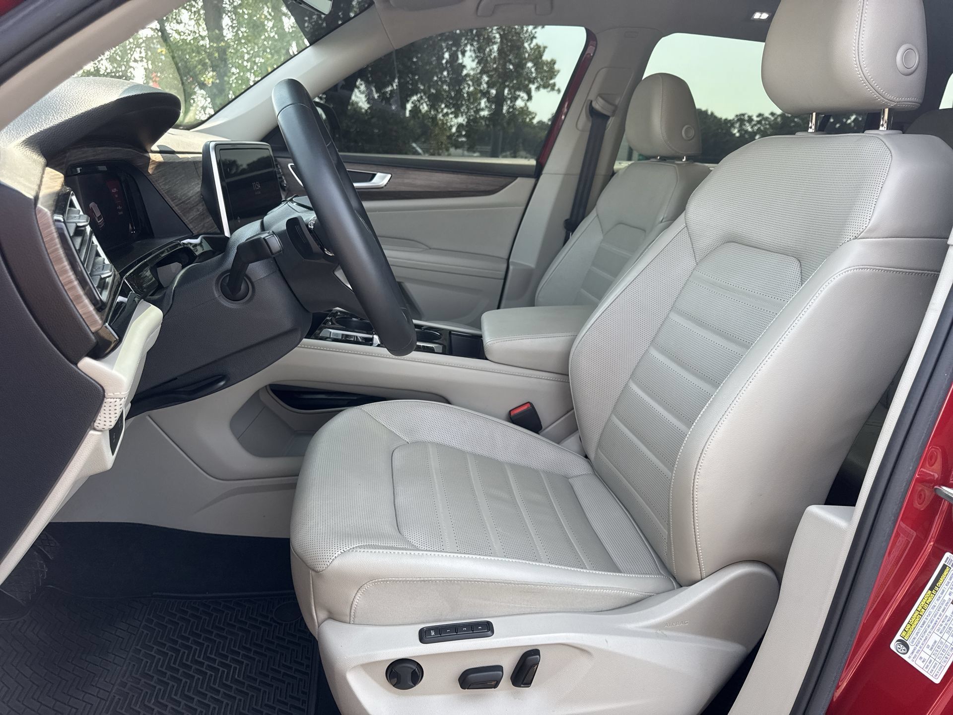 Used 2024 Volkswagen Atlas SEL AWD/4WD image 11