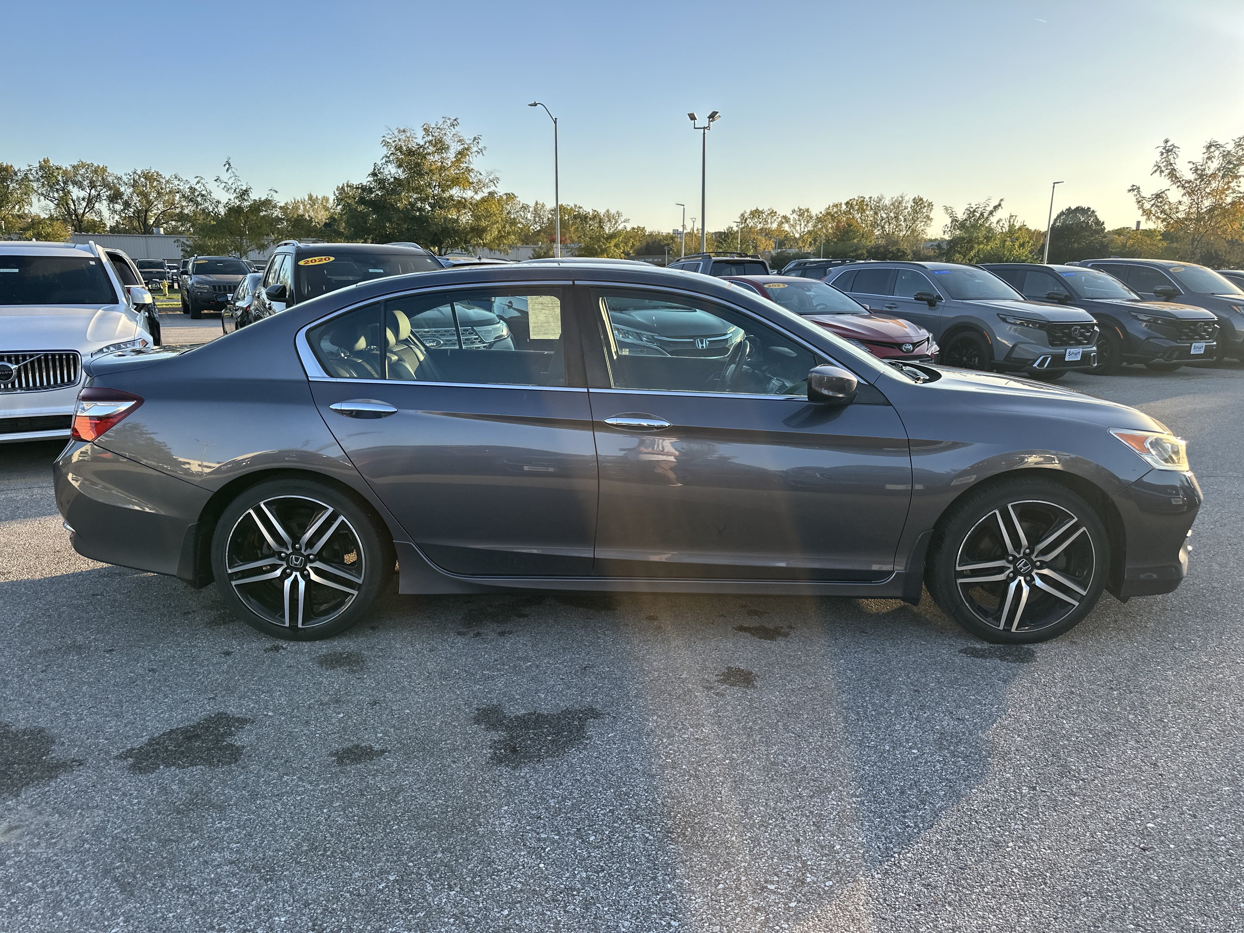 Used 2017 Honda Accord Sport image 4