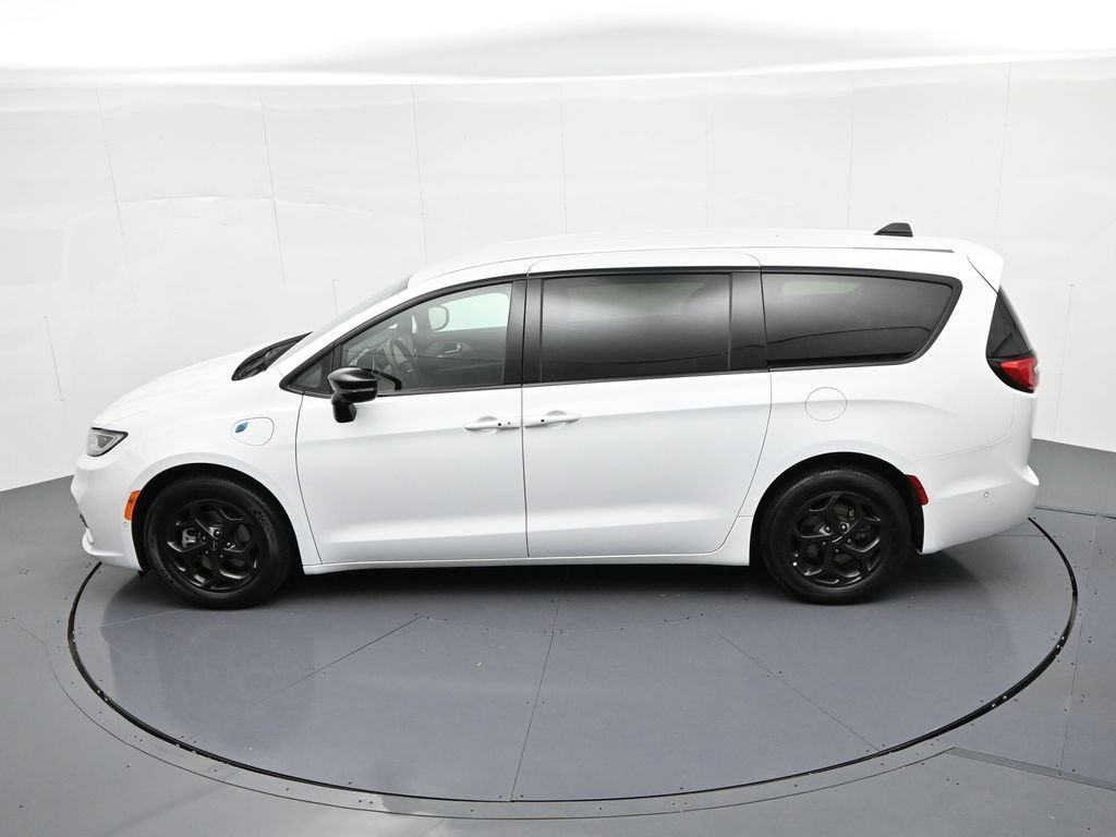 Used 2024 Chrysler Pacifica Limited FWD image 19