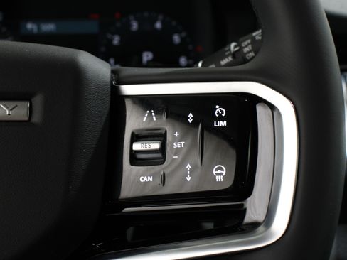 Used 2024 Land Rover Discovery Sport S image 10