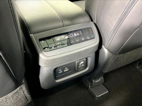 Certified 2024 Nissan Pathfinder Platinum AWD/4WD image 10