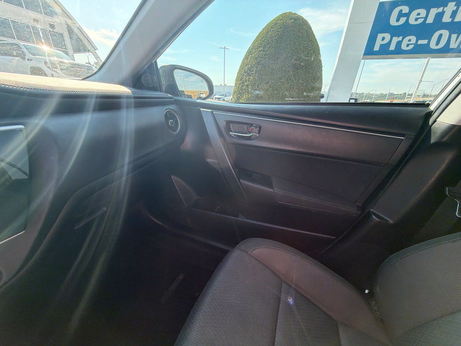 Used 2019 Toyota Corolla LE FWD image 7