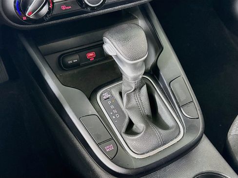 Used 2022 Kia Soul LX FWD image 16