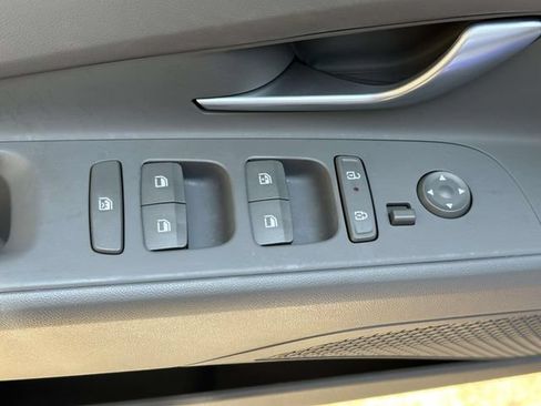 Used 2024 Hyundai Elantra SEL FWD image 18