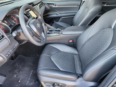 Used 2018 Toyota Camry XSE image 13