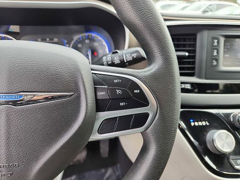 Used 2017 Chrysler Pacifica LX image 21