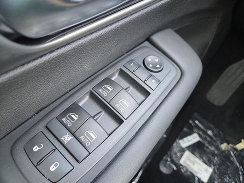 New 2026 Chrysler Pacifica Select image 28