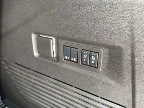 Used 2024 Chevrolet Tahoe Z71 w/ Luxury Package AWD/4WD image 34