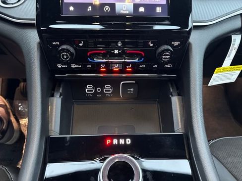 New 2025 Jeep Grand Cherokee Altitude image 21