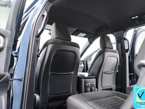 Used 2020 Ford Explorer XLT image 28