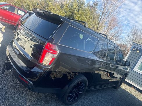 Used 2022 Chevrolet Suburban RST w/ Luxury Package image 6