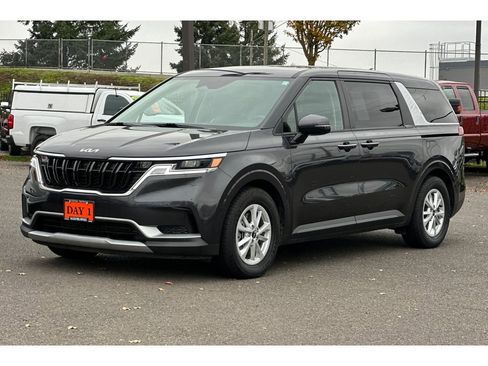 Used 2024 Kia Carnival LX image 10