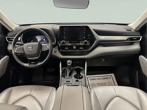 Used 2021 Toyota Highlander XLE image 31