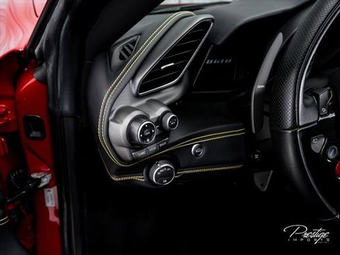 Used 2018 Ferrari 488 GTB RWD image 28