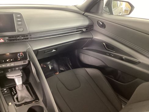 Certified 2025 Hyundai Elantra Sport image 15