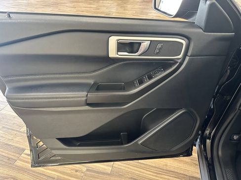 Used 2020 Ford Explorer XLT w/ Equipment Group 202A AWD/4WD image 11