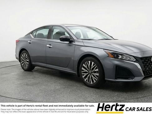 Used 2025 Nissan Altima 2.5 SV image 1