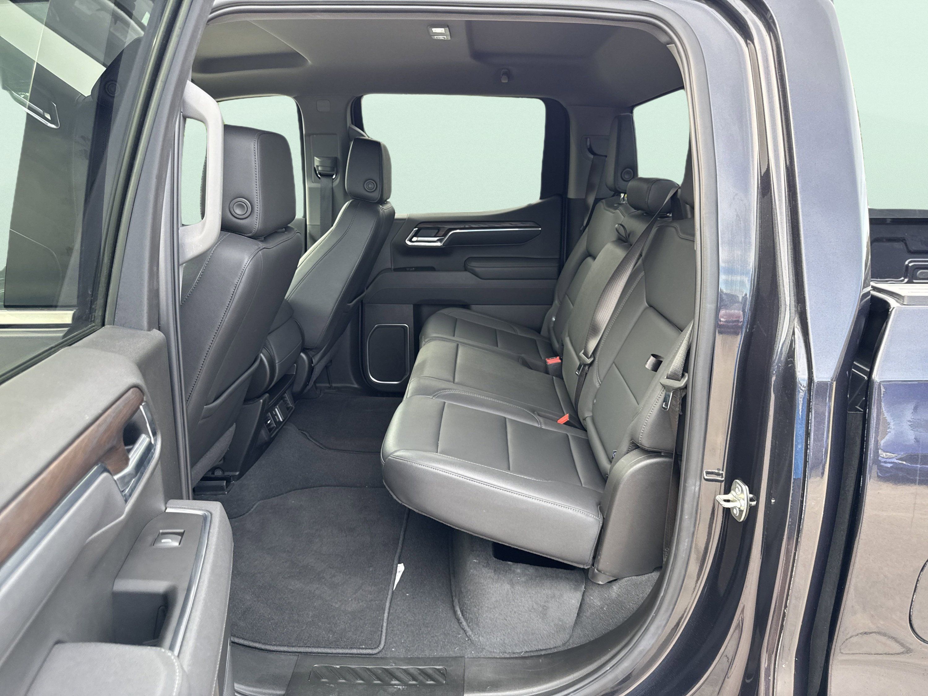 Used 2025 GMC Sierra 1500 SLT AWD/4WD image 18