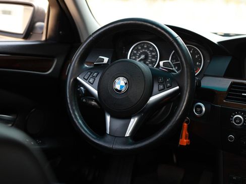 Used 2009 BMW 550i Sedan image 40